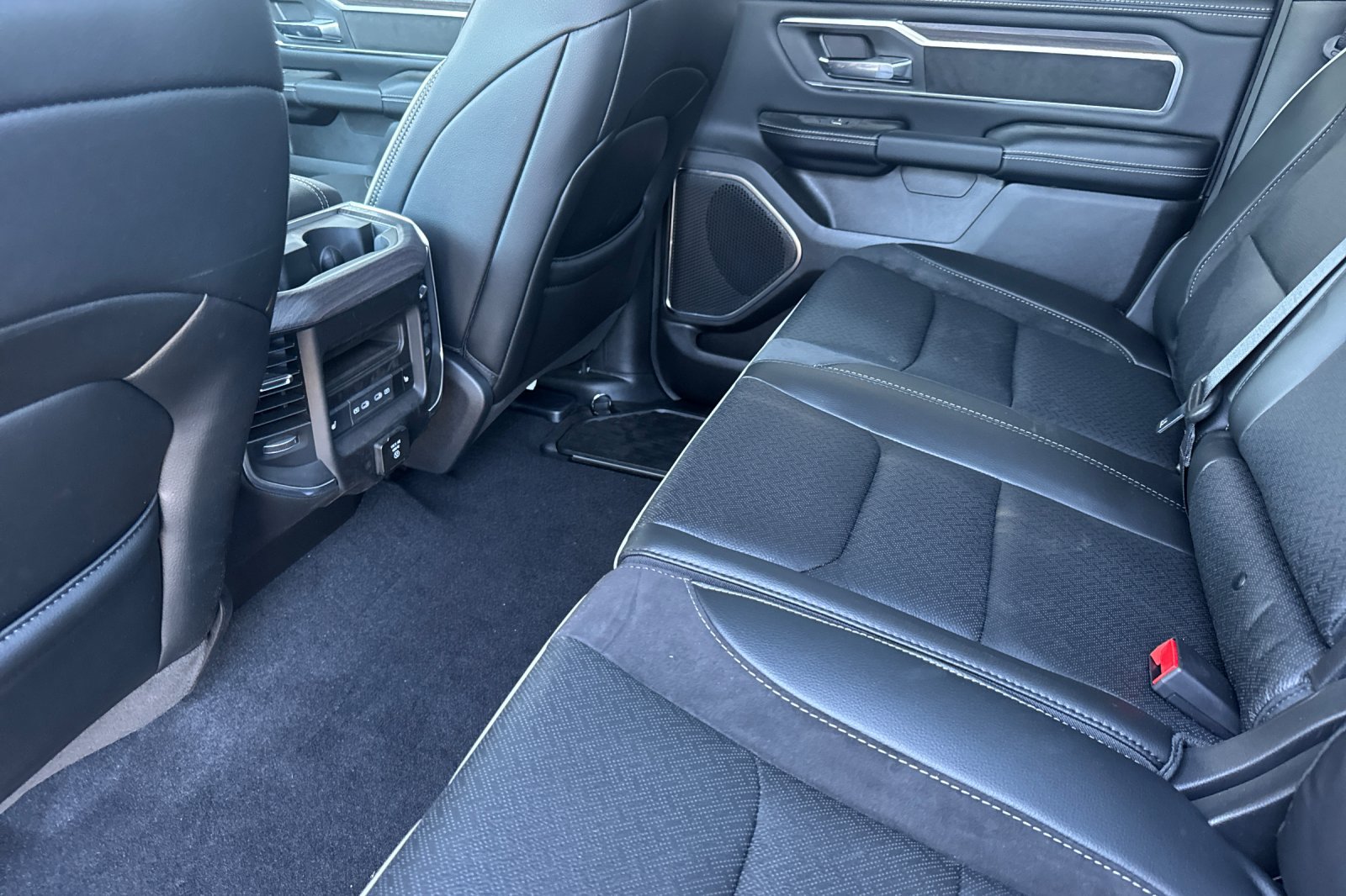 New 2026 RAM 1500 Laramie AWD/4WD image 11