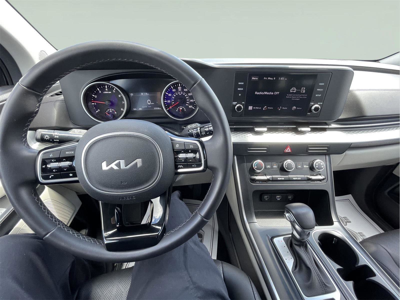 Used 2024 Kia Carnival LX FWD image 25