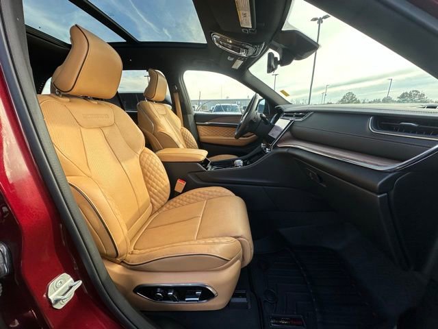 Used 2024 Jeep Grand Cherokee Summit w/ Advanced Protech Group IV image 32