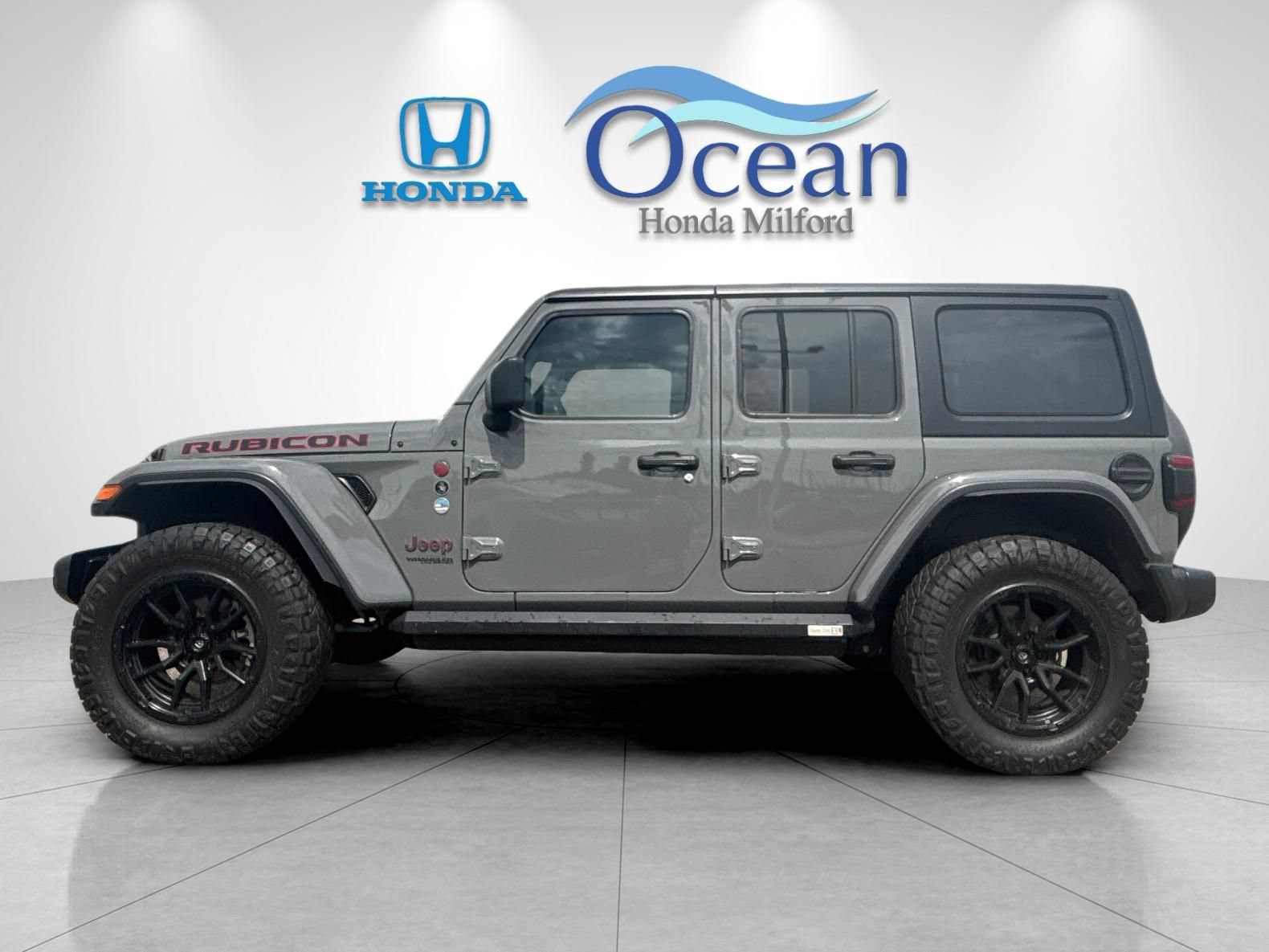 Used 2022 Jeep Wrangler Unlimited Rubicon w/ Dual Top Group AWD/4WD image 6