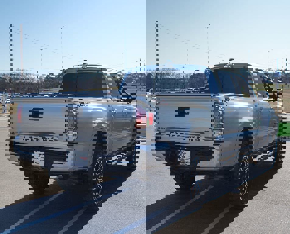 Used 2021 Toyota Tacoma TRD Sport w/ Technology Package image 19