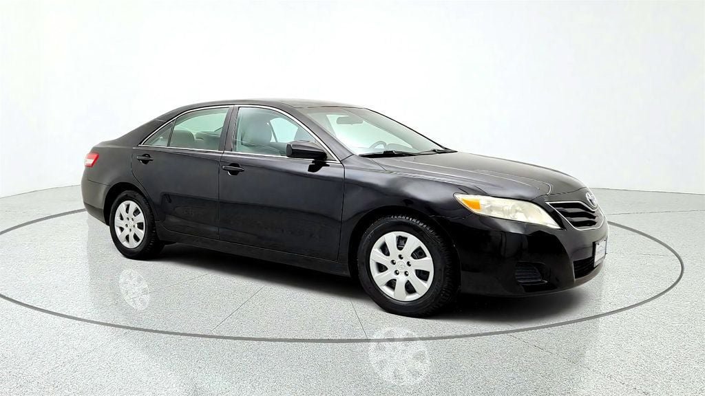 Used 2010 Toyota Camry LE FWD image 3