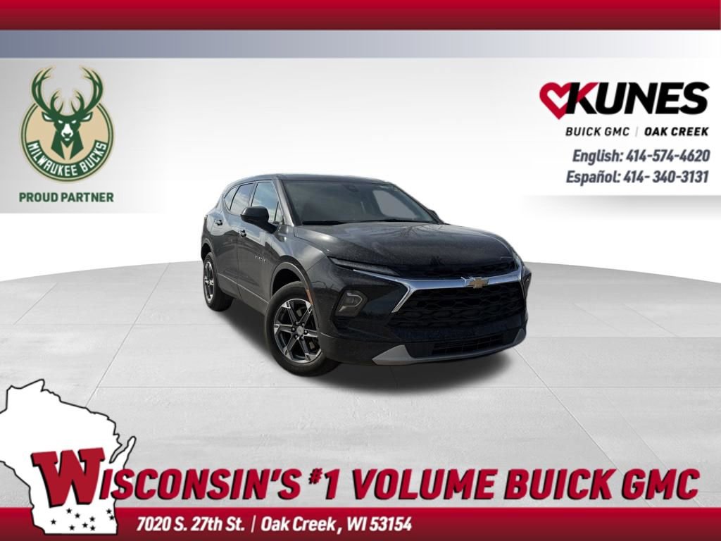 Used 2025 Chevrolet Blazer LT FWD image 1