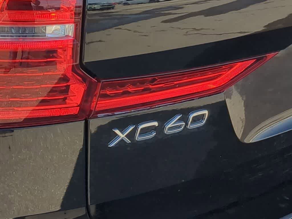 Used 2025 Volvo XC60 B5 Ultra AWD/4WD image 12