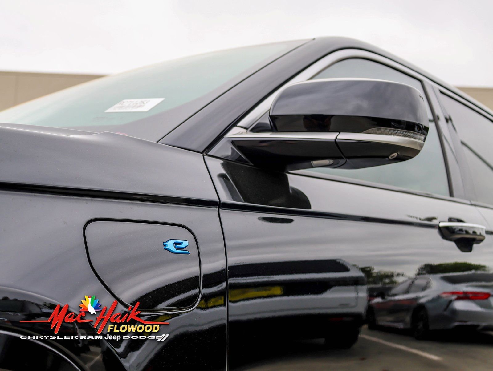 Used 2024 Jeep Grand Cherokee Summit w/ Advanced Protech Group IV image 3