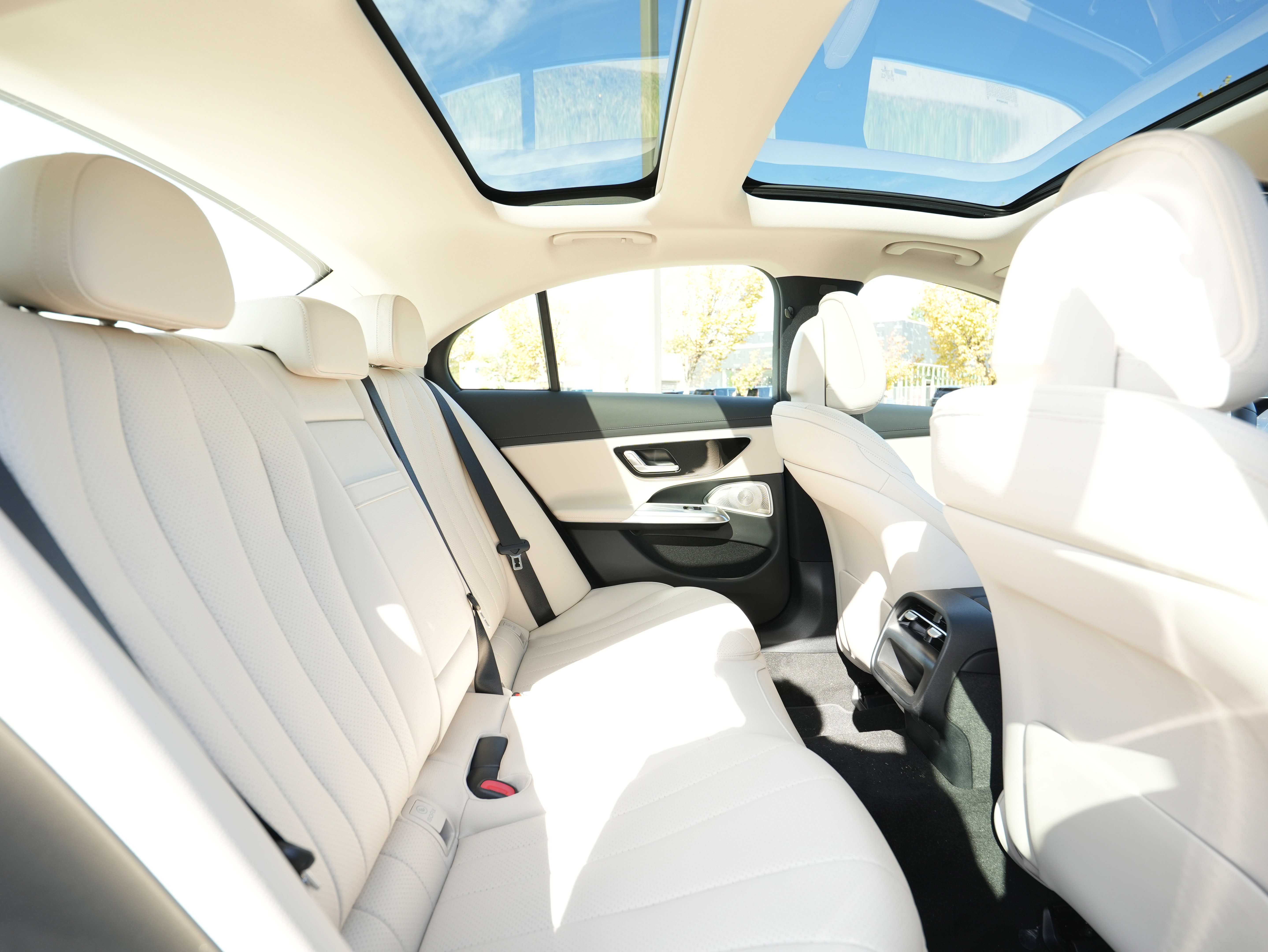 New 2026 Mercedes-Benz E 350 4MATIC Sedan image 38