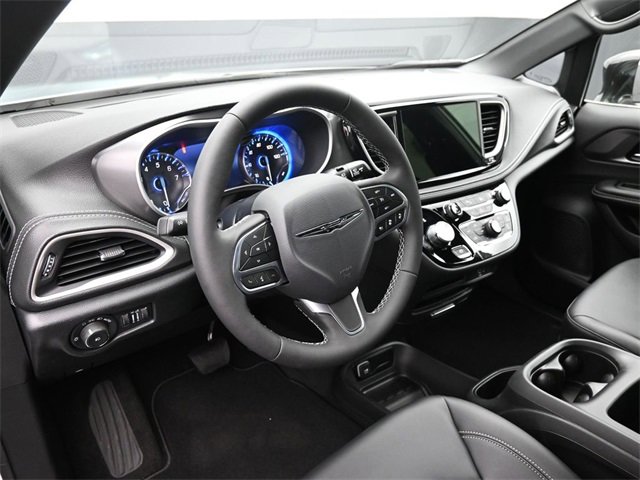 New 2026 Chrysler Pacifica Select image 11