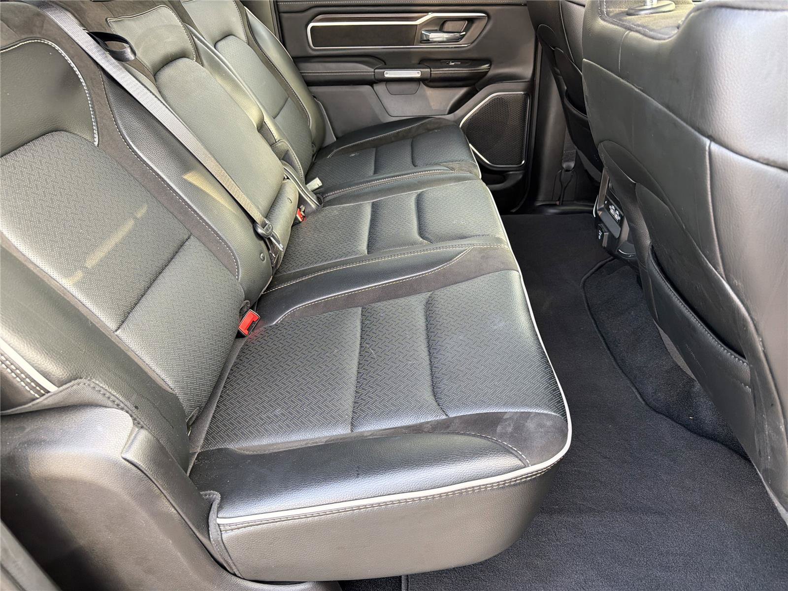 Used 2025 RAM 1500 Laramie w/ Sport Appearance Package AWD/4WD image 14