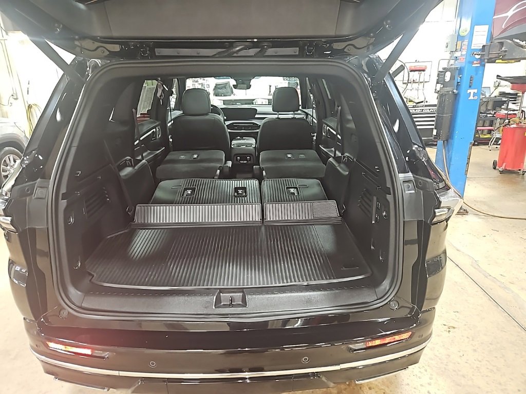 Certified 2025 Buick Enclave Avenir w/ Super Cruise Package image 31