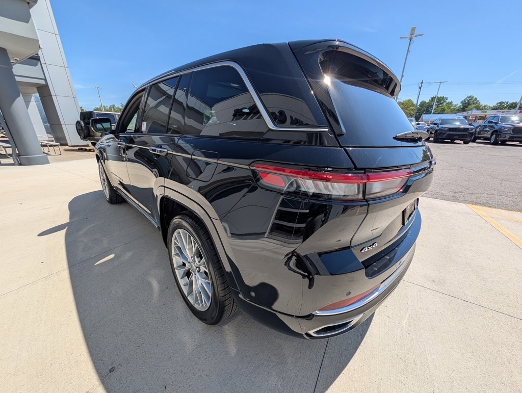 Used 2022 Jeep Grand Cherokee Summit w/ Luxury Tech Group V image 6