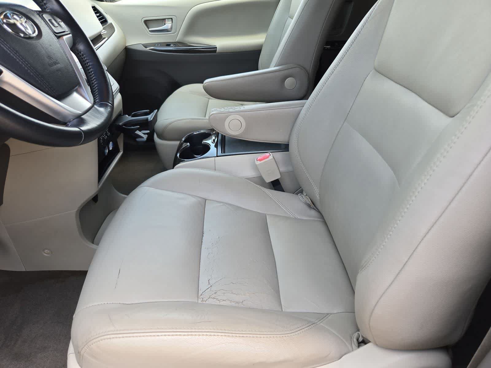 Used 2015 Toyota Sienna XLE w/ XLE Navigation Package FWD image 15