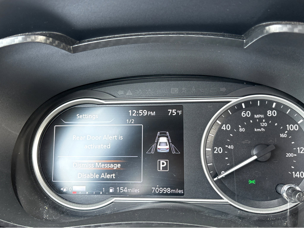 Used 2022 Nissan Versa SR FWD image 5