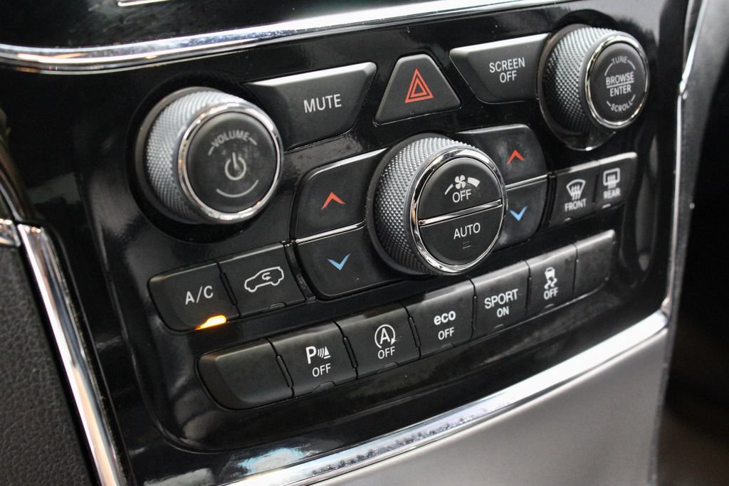 Used 2021 Jeep Grand Cherokee Limited AWD/4WD image 32