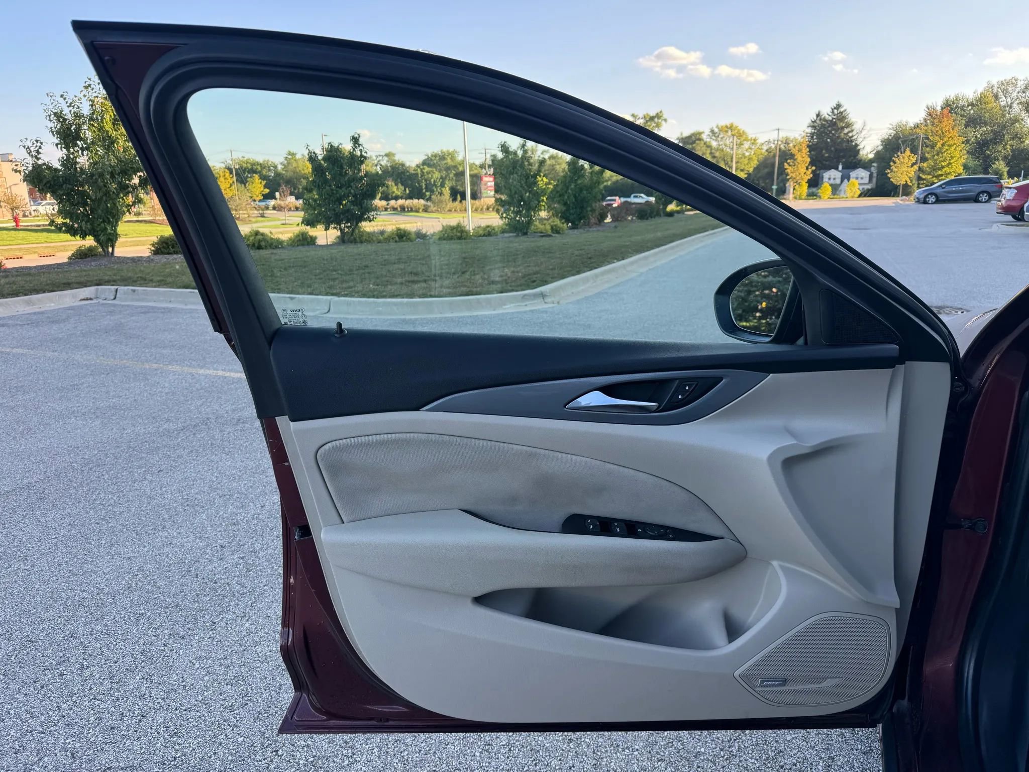 Used 2018 Buick Regal Preferred w/ Sights and Sounds Package image 13