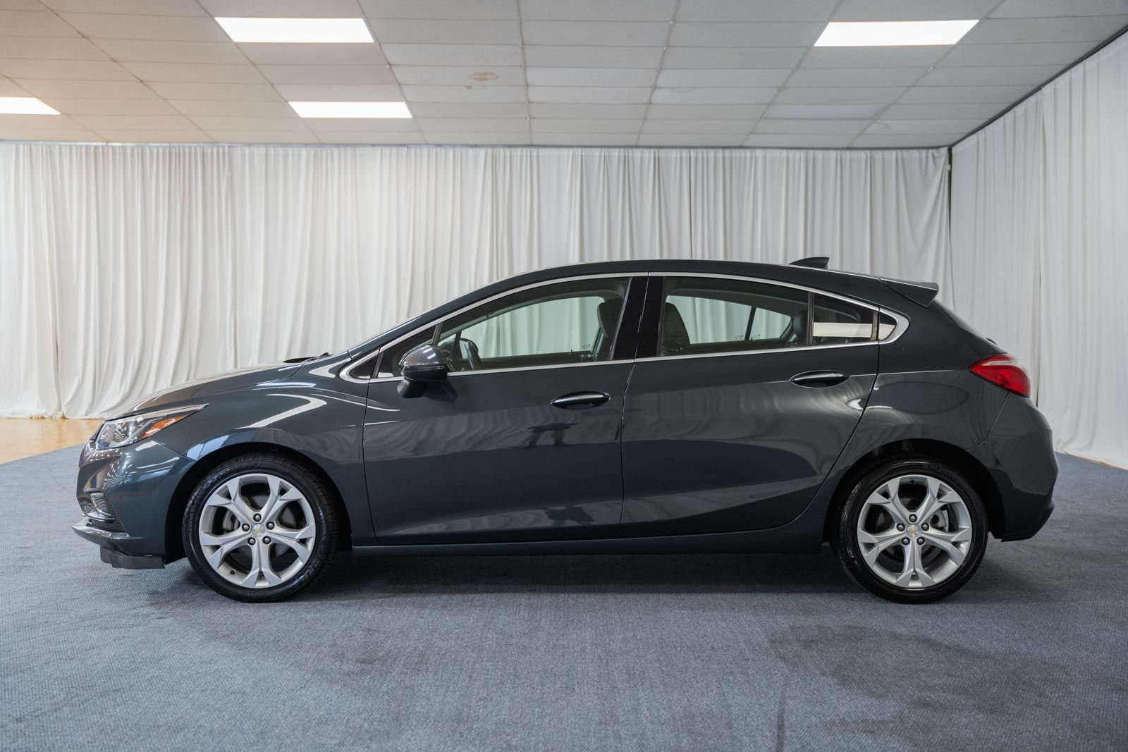 Used 2018 Chevrolet Cruze Premier FWD image 5