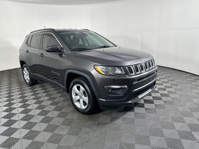 Certified 2017 Jeep Compass Latitude w/ Popular Equipment Group AWD/4WD image 2