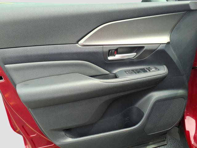 Certified 2026 Toyota Grand Highlander AWD image 2