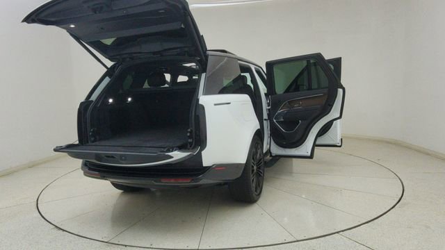 Used 2025 Land Rover Range Rover SE image 74