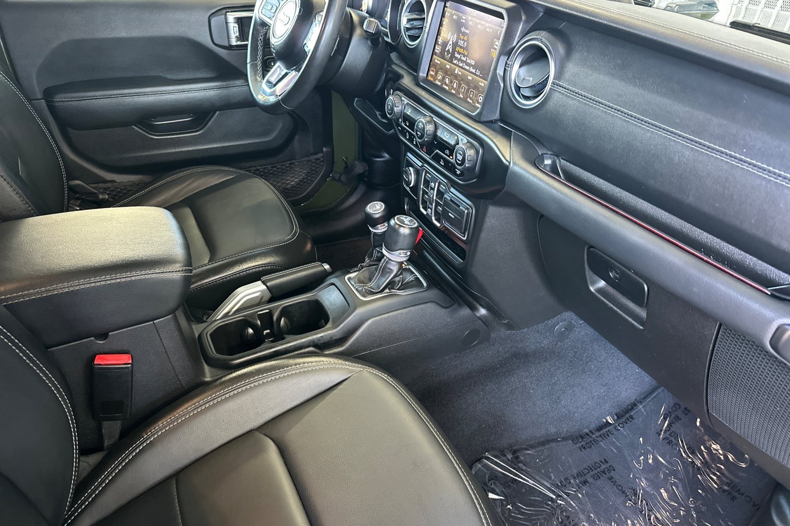 Used 2022 Jeep Wrangler Unlimited Sahara w/ LED Lighting Group AWD/4WD image 15