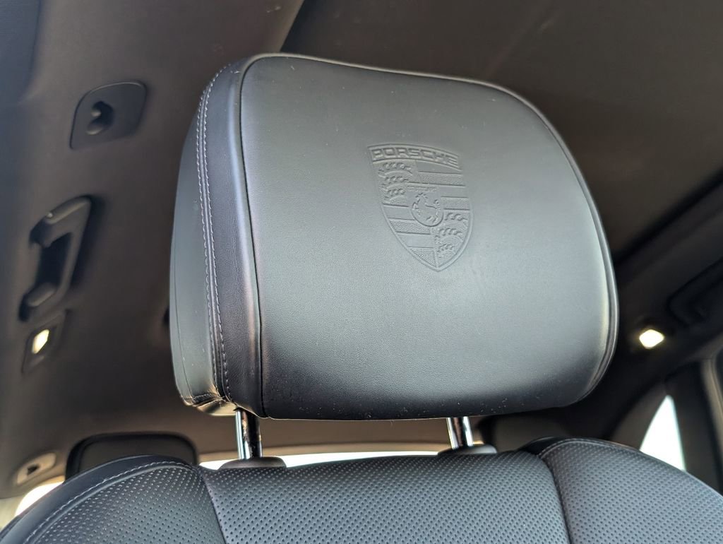 Certified 2022 Porsche Macan image 18