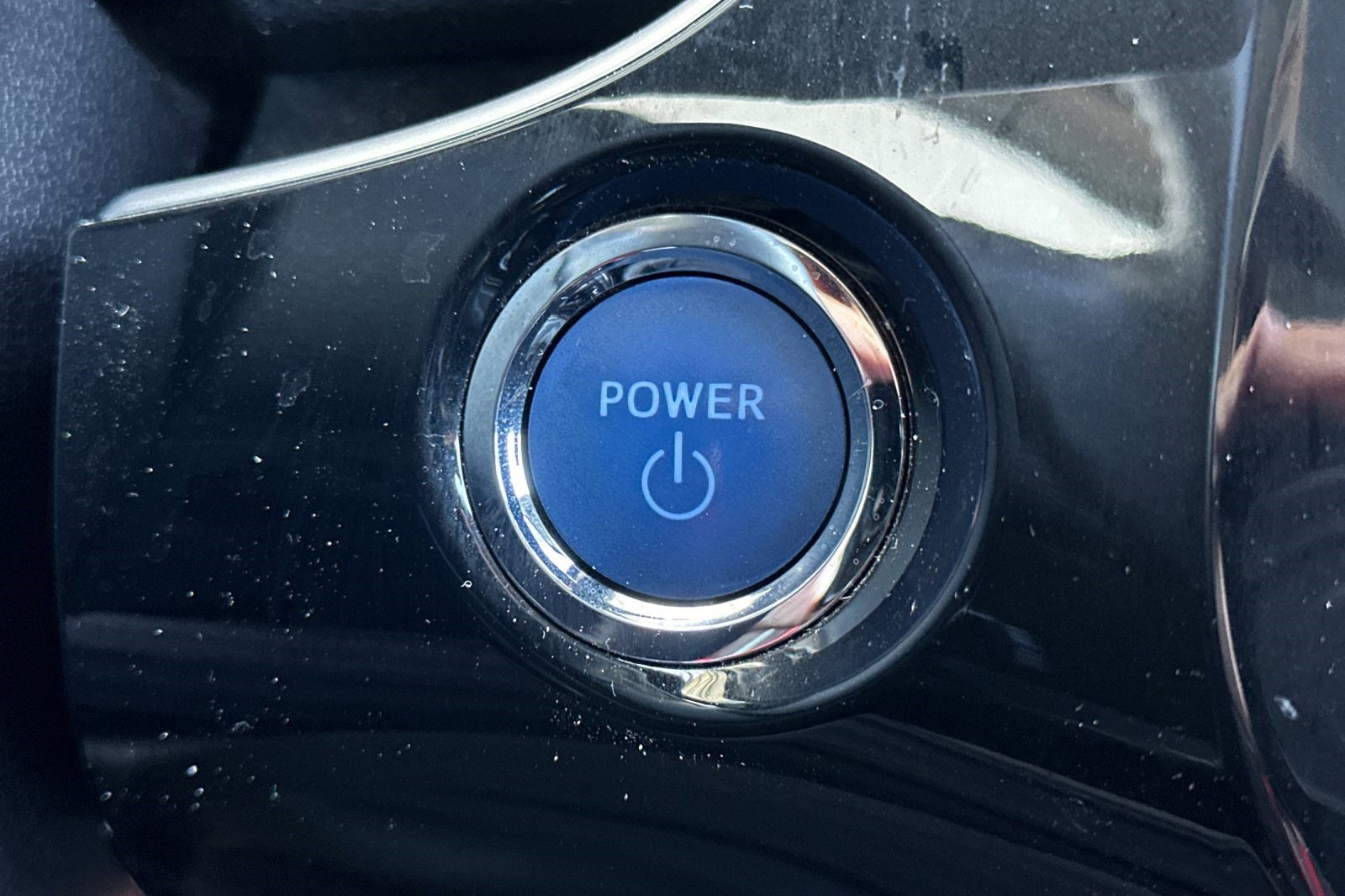 Used 2020 Toyota Prius XLE image 32