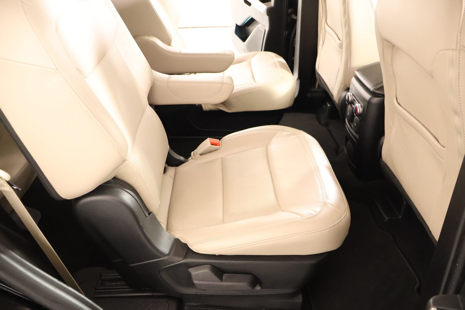 Used 2023 Ford Explorer Limited AWD/4WD image 16