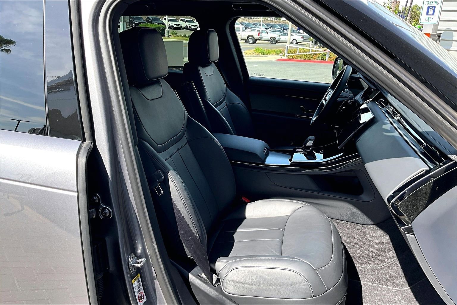 Used 2025 Land Rover Range Rover Sport image 7