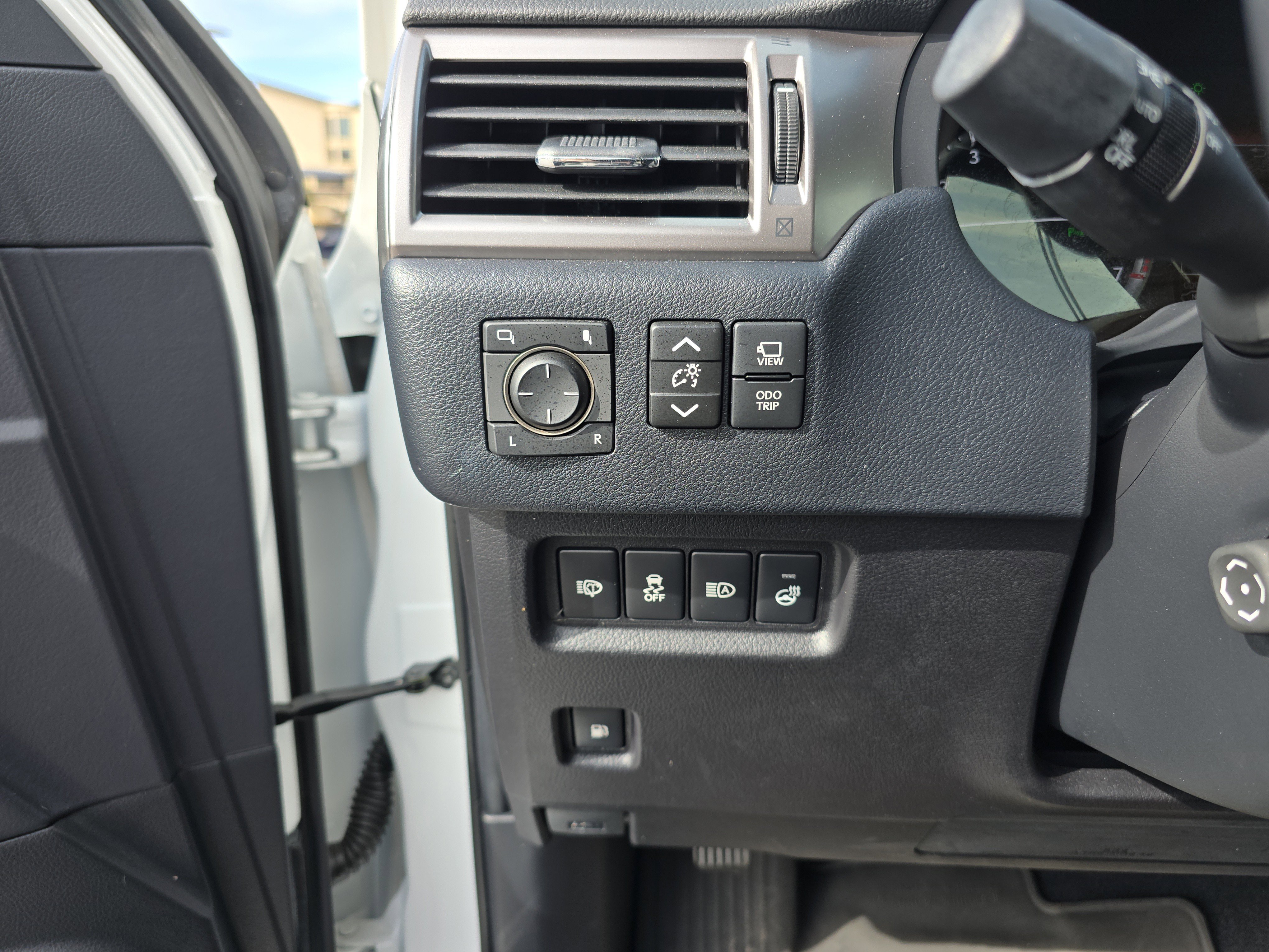 Used 2023 Lexus GX 460 Luxury w/ Accessory Package image 24