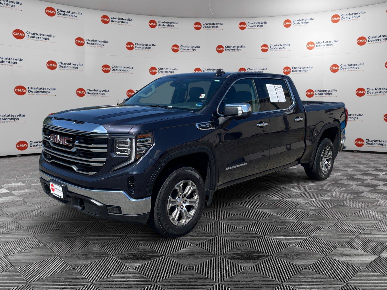 Used 2025 GMC Sierra 1500 SLT AWD/4WD image 1