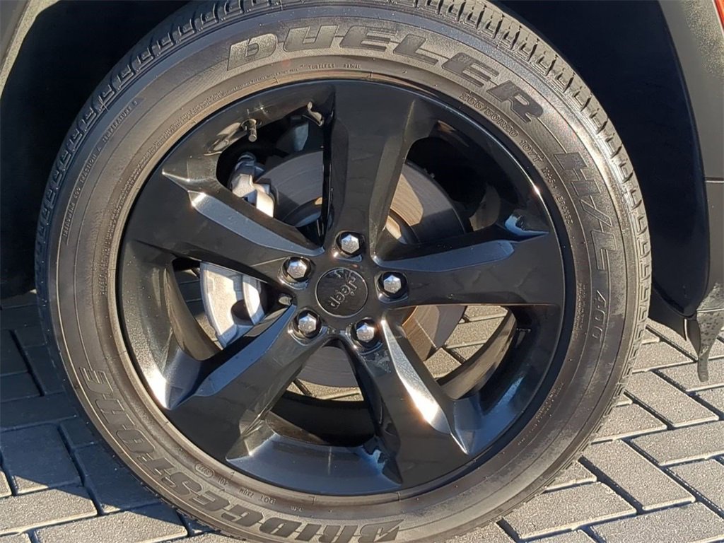 Used 2023 Jeep Grand Cherokee Altitude image 12