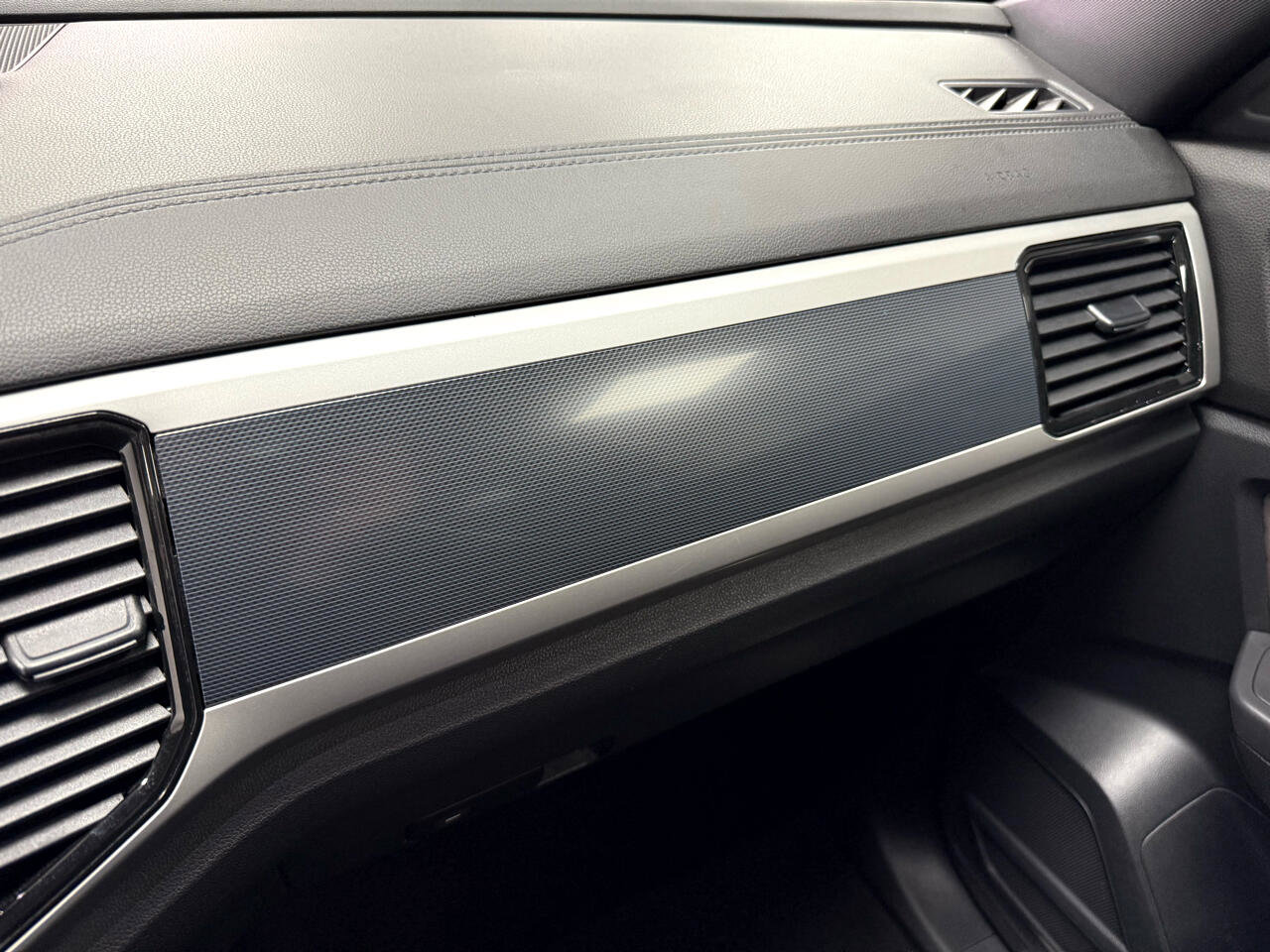 Used 2021 Volkswagen Atlas Cross Sport SEL Premium image 24