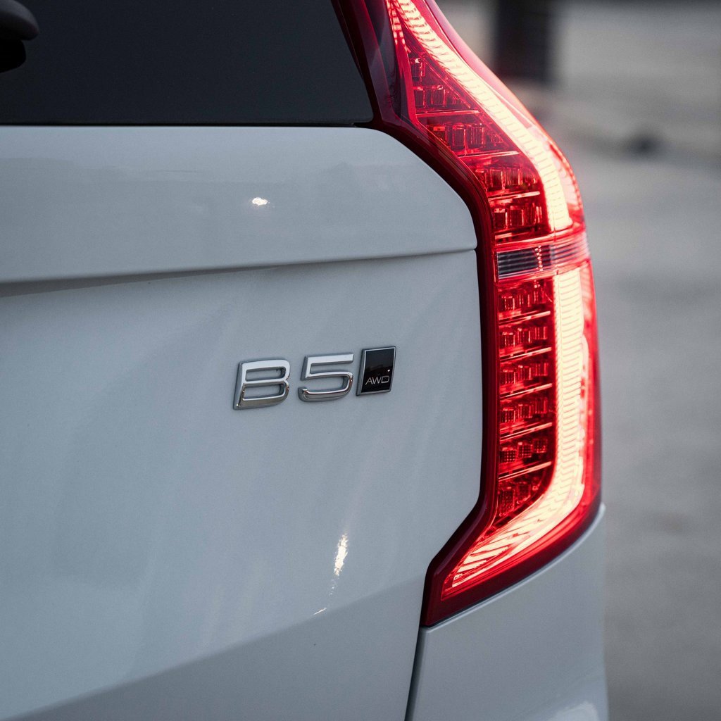 Certified 2025 Volvo XC90 B5 Plus image 6