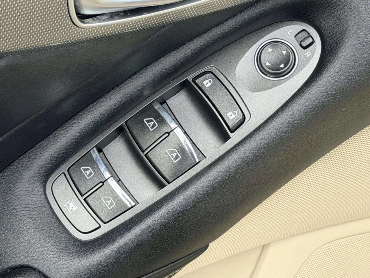 Used 2015 INFINITI Q50 Premium w/ Navigation Package image 12