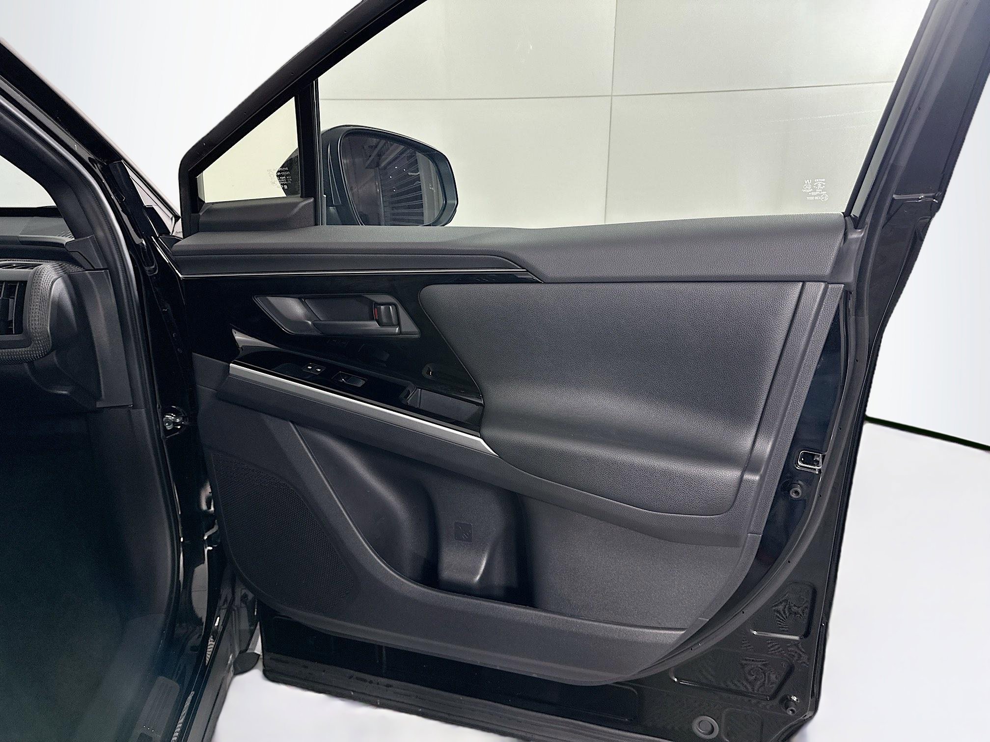 Used 2024 Toyota bZ4X XLE image 34