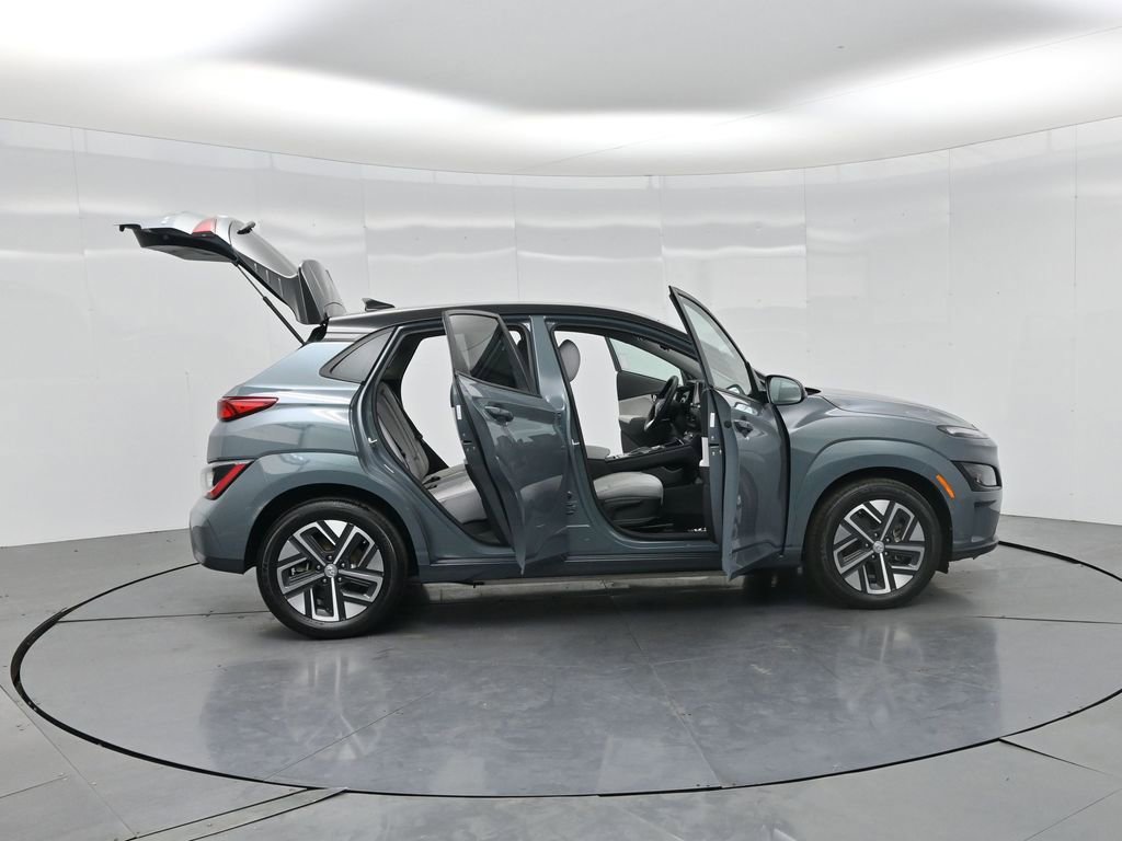 Used 2023 Hyundai Kona SE w/ Cargo Package FWD image 3