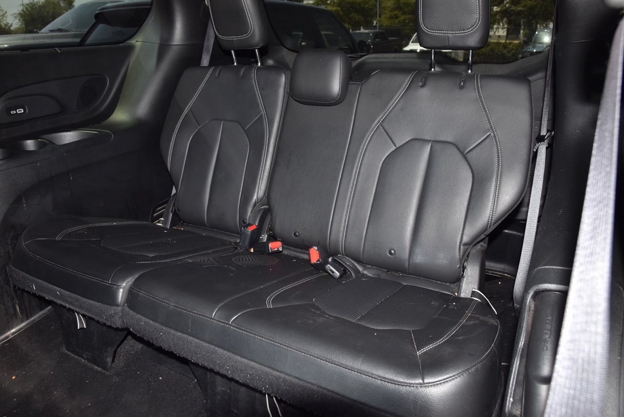 Used 2021 Chrysler Pacifica Touring-L w/ Uconnect Theater Family Group FWD image 11