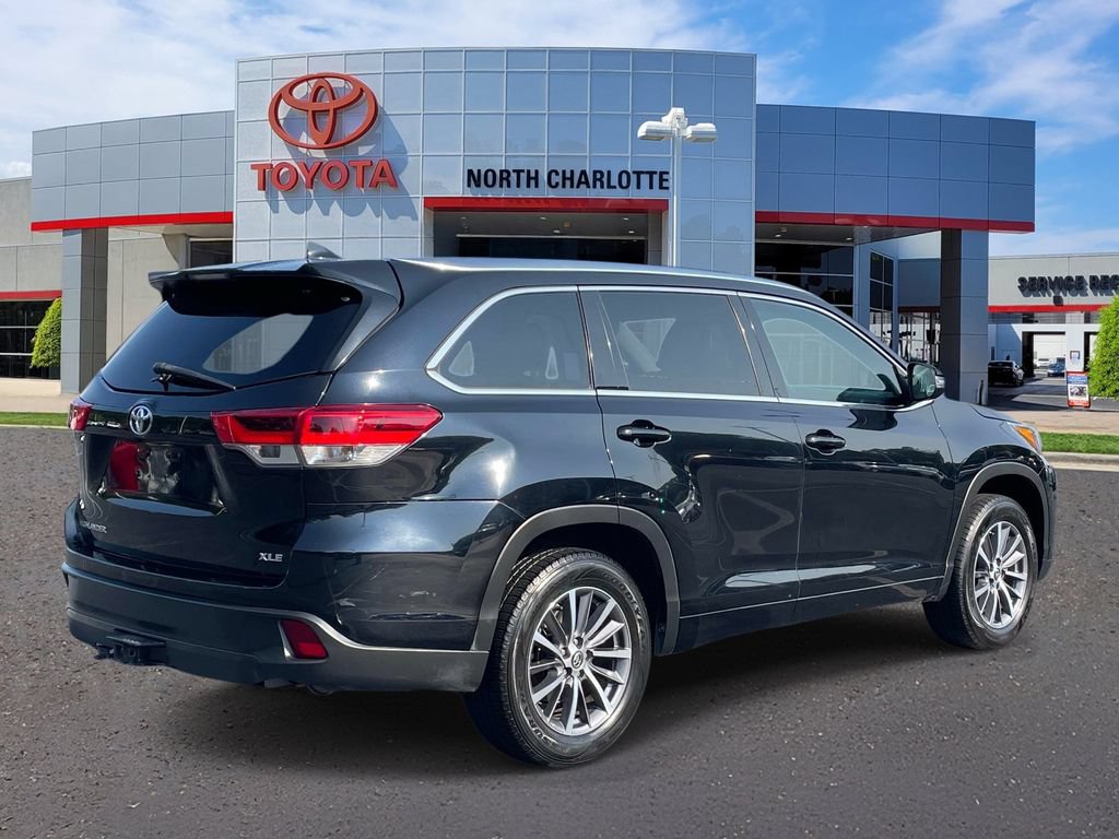 Used 2018 Toyota Highlander XLE FWD image 6
