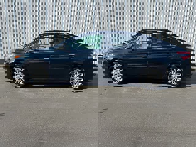 Used 2015 Toyota Avalon Limited image 3