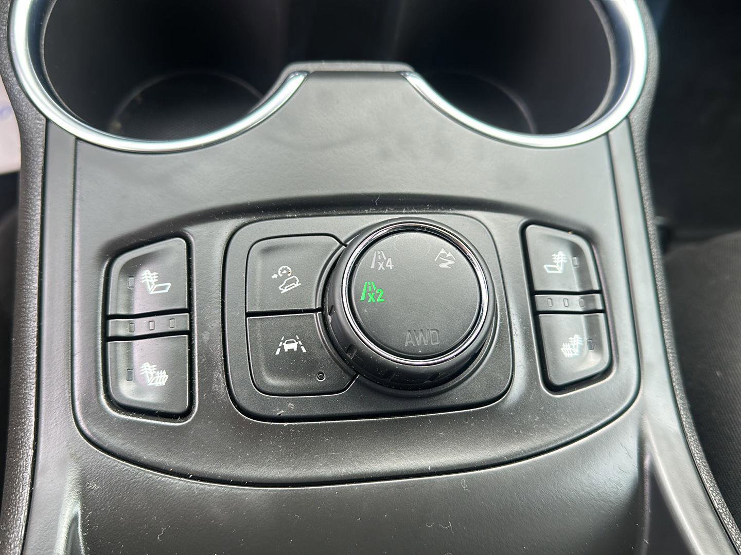 Used 2024 GMC Terrain SLE w/ Driver Convenience Package image 34