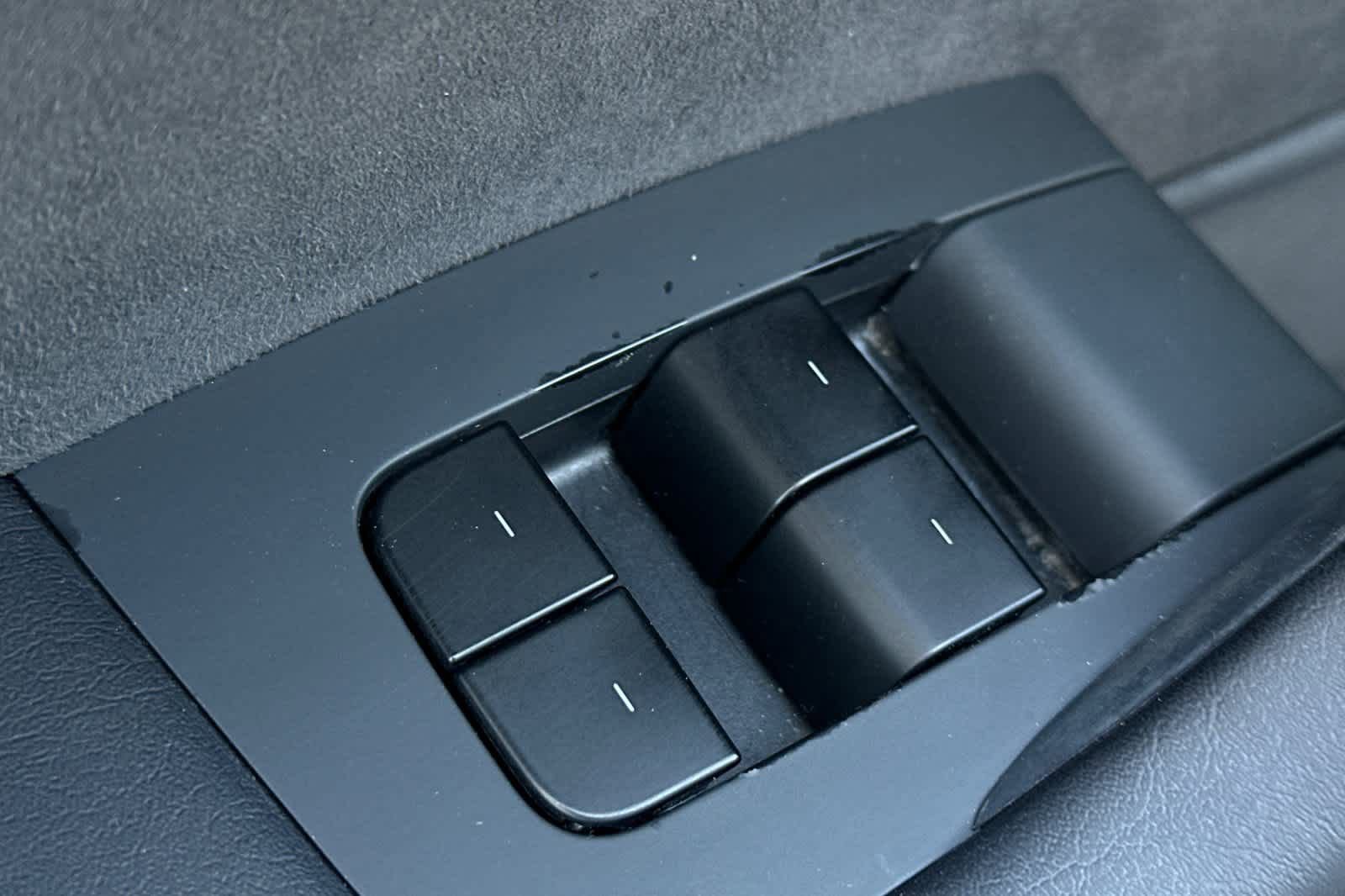 Used 2021 Tesla Model Y Long Range image 13