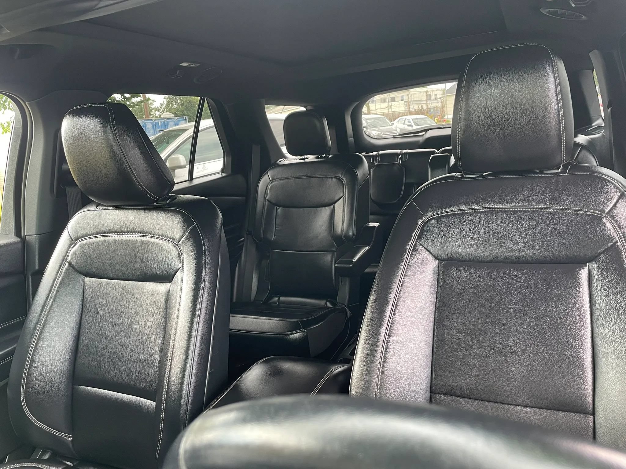 Used 2020 Ford Explorer XLT w/ Equipment Group 202A AWD/4WD image 15