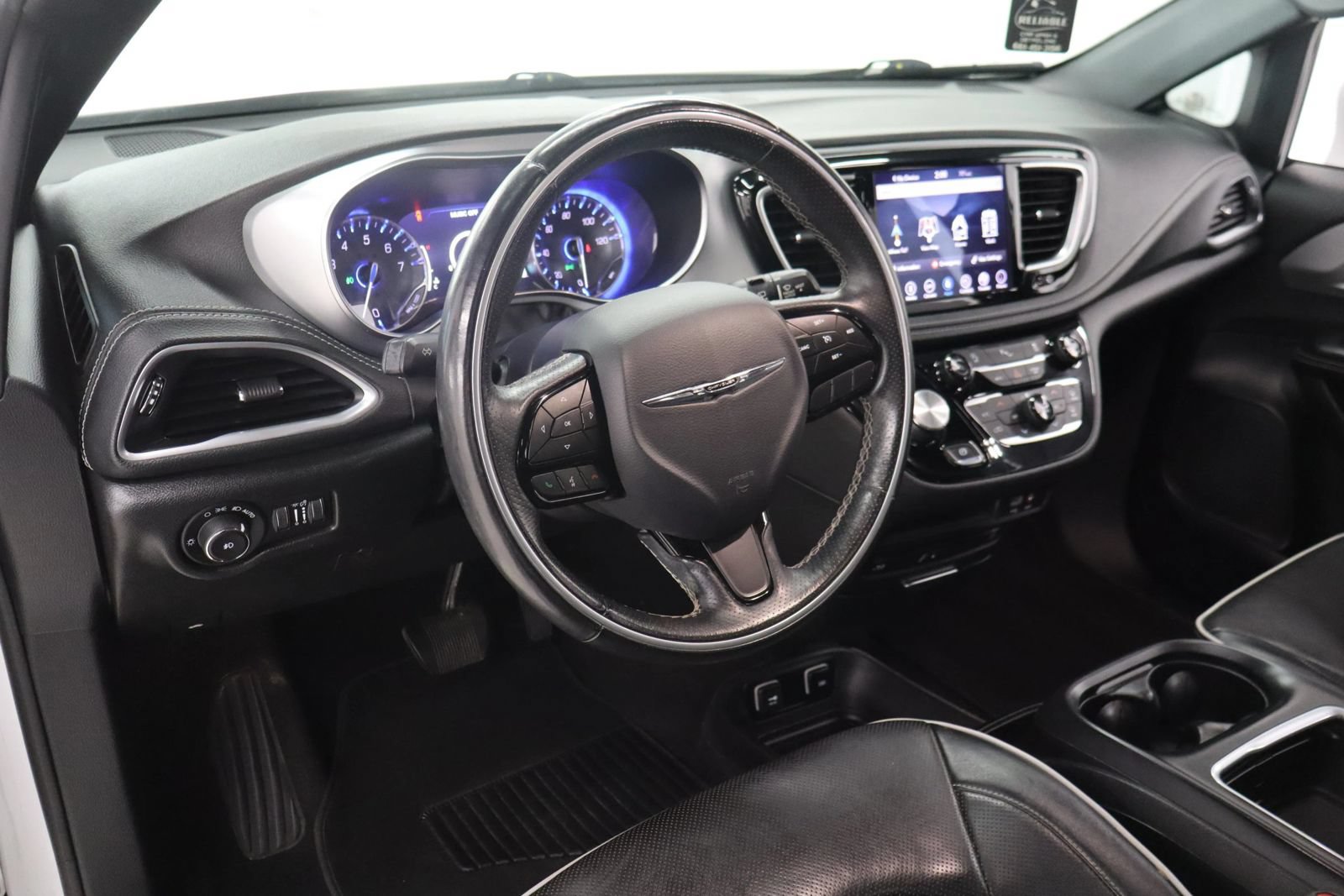 Used 2018 Chrysler Pacifica Limited w/ S Appearance Package FWD image 18