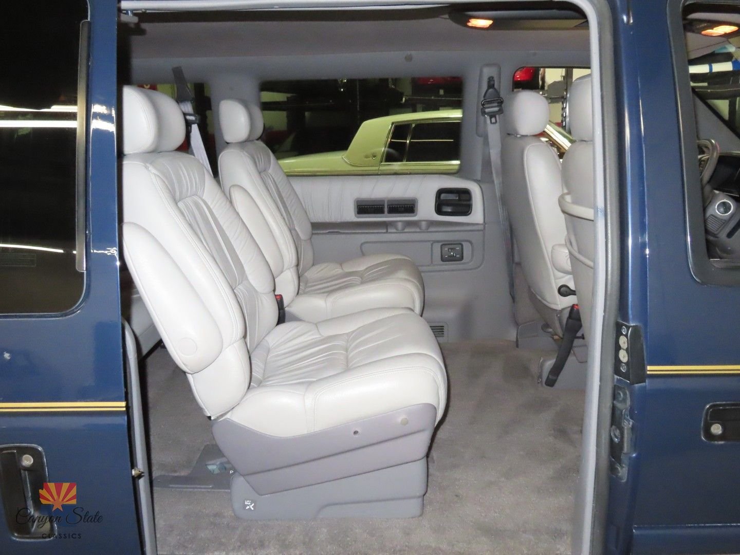 Used 1995 Chrysler Town & Country image 7