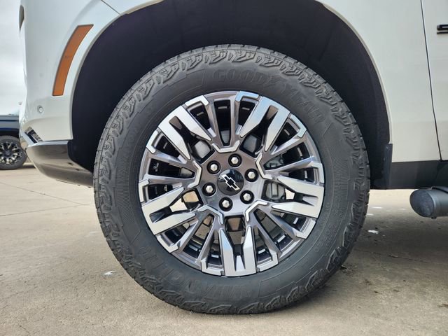 Used 2025 Chevrolet Suburban Z71 AWD/4WD image 18