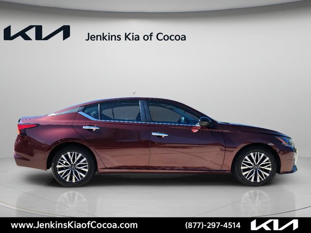 Used 2025 Nissan Altima 2.5 SV FWD image 3