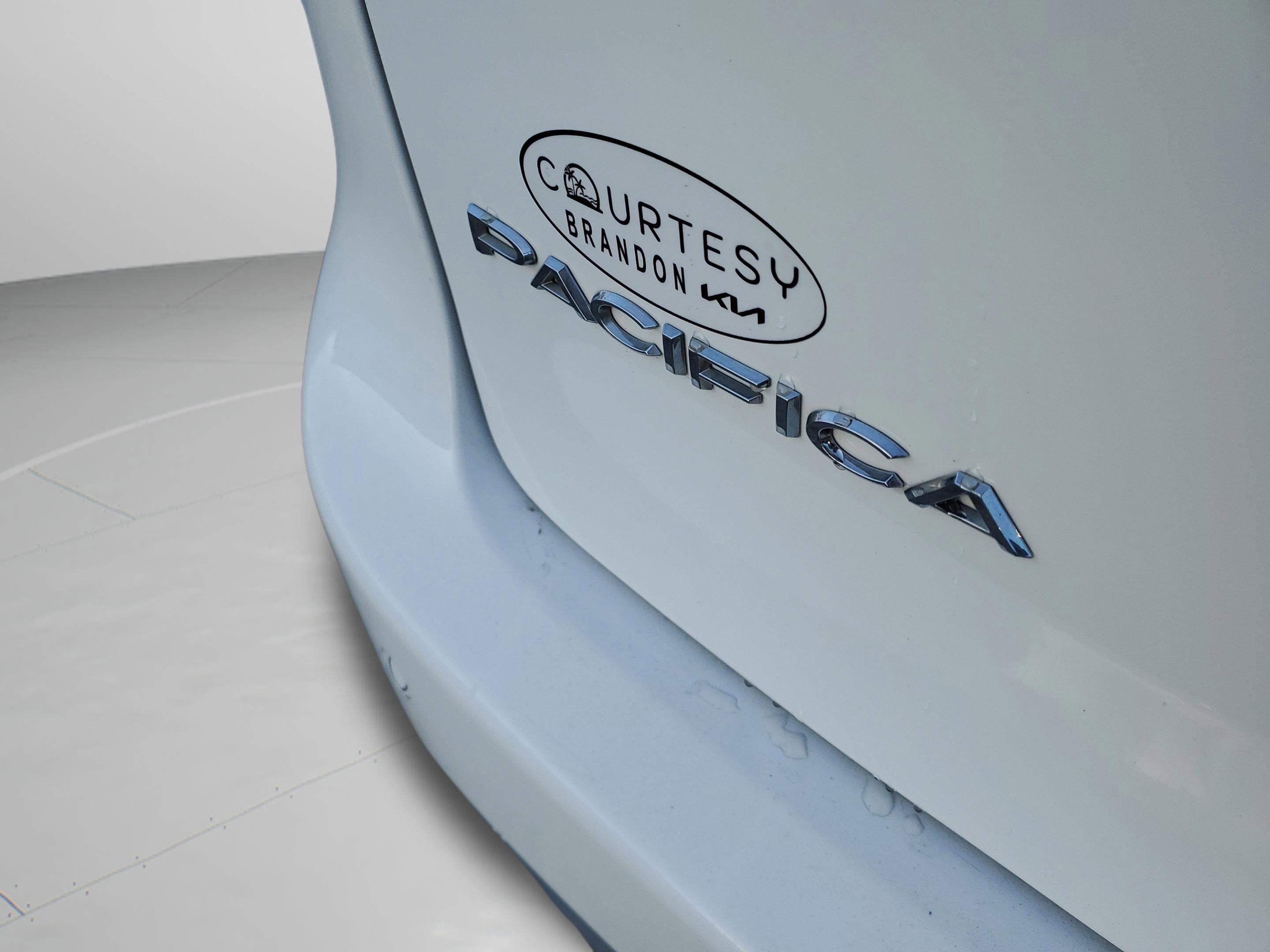 Used 2023 Chrysler Pacifica Touring-L image 31