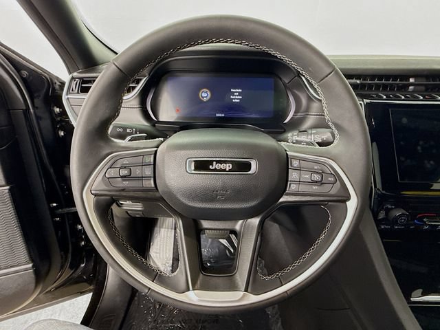 Used 2024 Jeep Grand Cherokee L Laredo RWD image 11