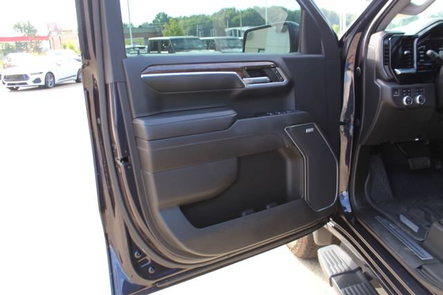Used 2022 GMC Sierra 1500 Elevation w/ Elevation Premium Package AWD/4WD image 10