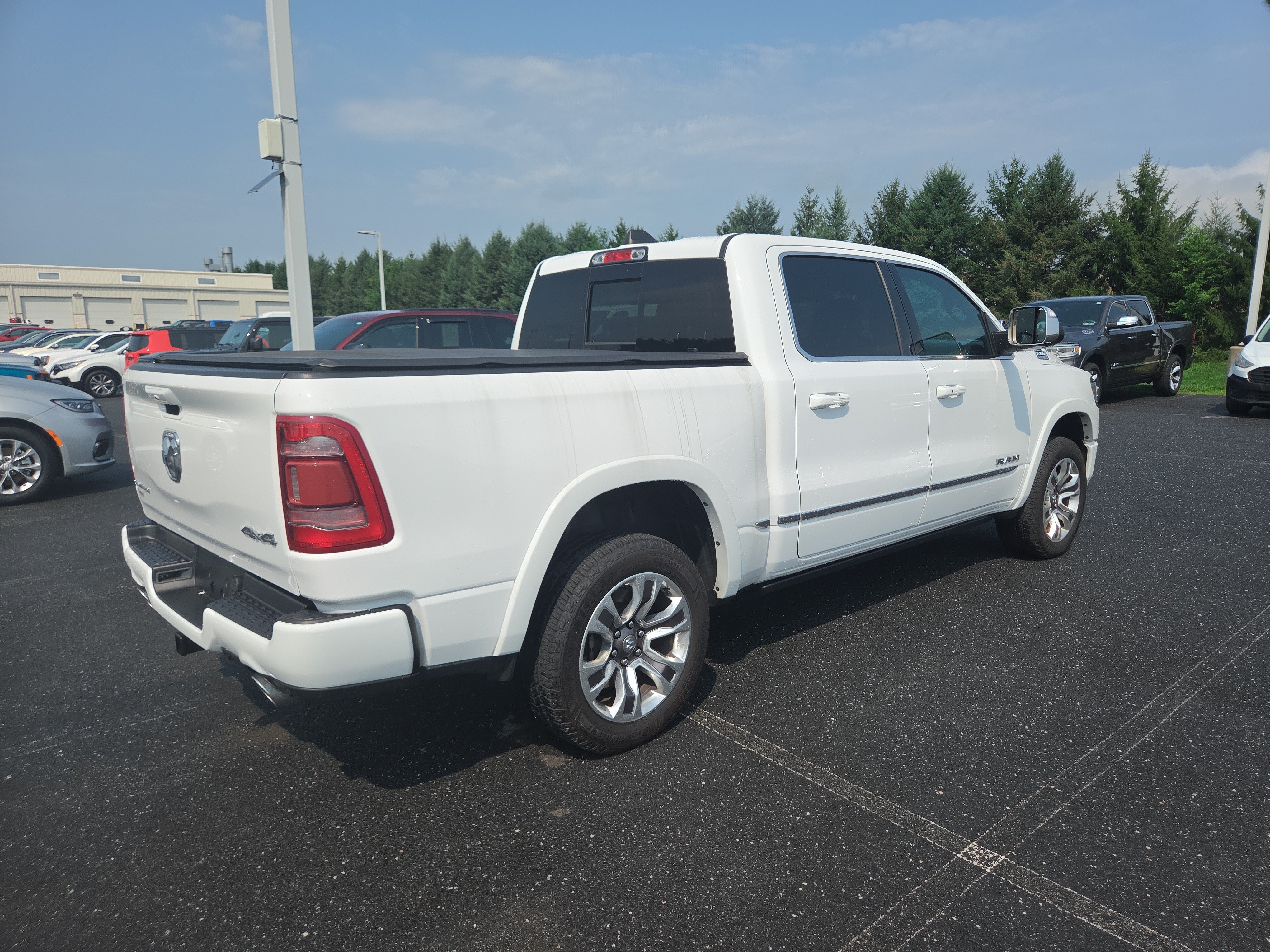 Used 2023 RAM 1500 Limited w/ Body Color Bumper Group AWD/4WD image 15