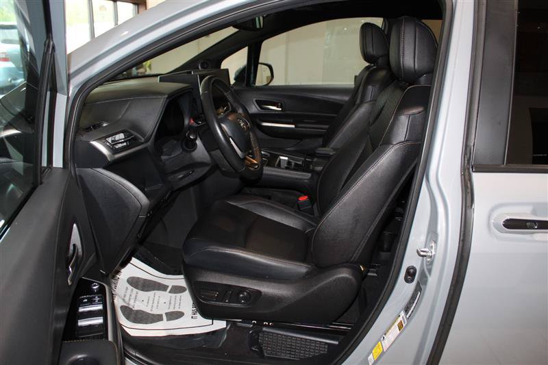 Used 2025 Toyota Sienna XLE Woodland Edition AWD/4WD image 29
